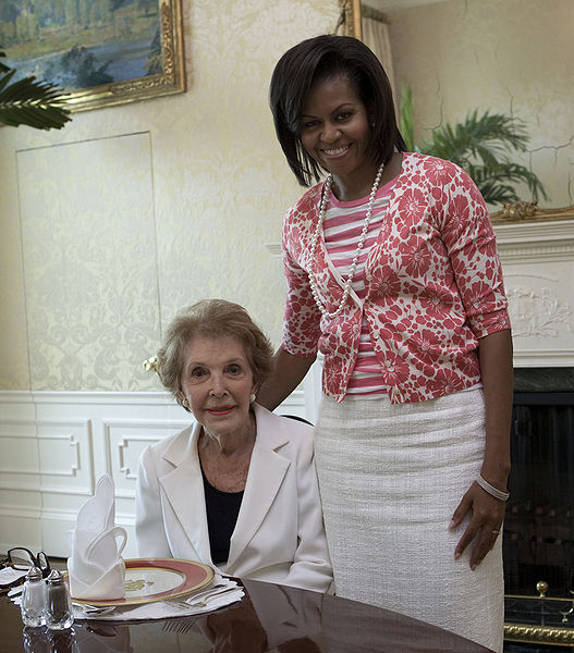 527px-Nancy_Reagan_with_Michelle_Obama_cropped