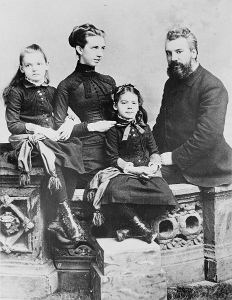 Alexander Graham Bell, Mabel Bell and their children